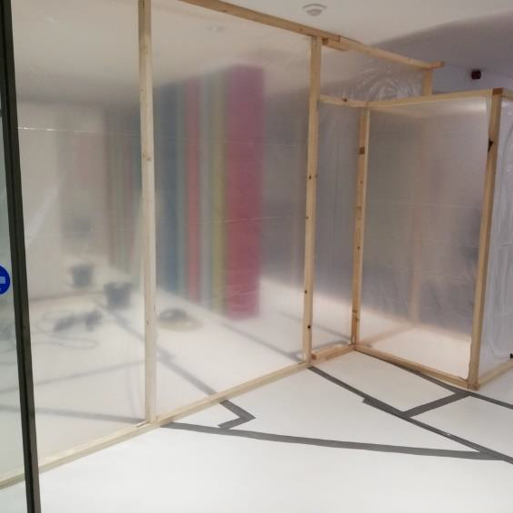 Die Schimmelsanierung erfordert eine sachkundige Planung, um eine Freisetzung und Verschleppung von Schimmelpilzsporen zu verringern.